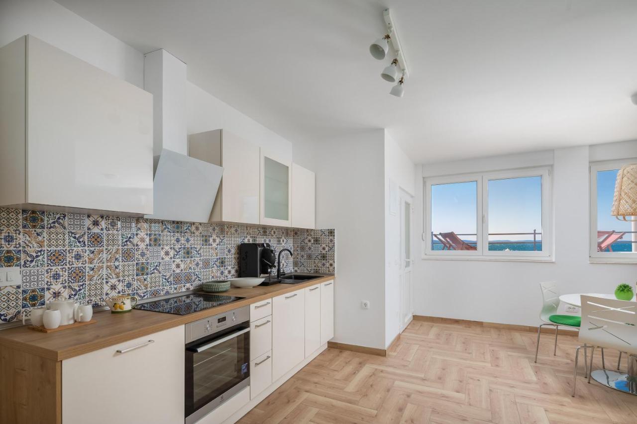 Blue Lagoon Beach Apartments Dugi Rat Exterior foto